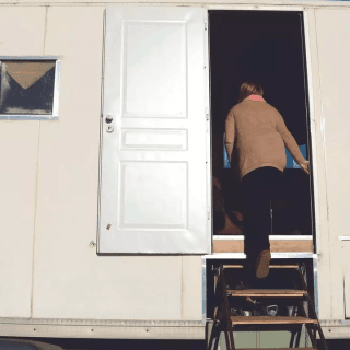 "Fa tres anys que intent empadronar la meva filla": la batalla de les famílies en caravanes pels drets bàsics a Palma