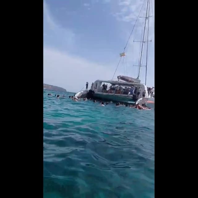 Denuncien festes amb catamarans en una reserva marina protegida de la badia de Palma