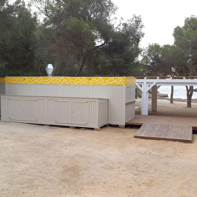 Una altra agressió de la Llei òmnibus al territori: menys restriccions per als xibius al litoral