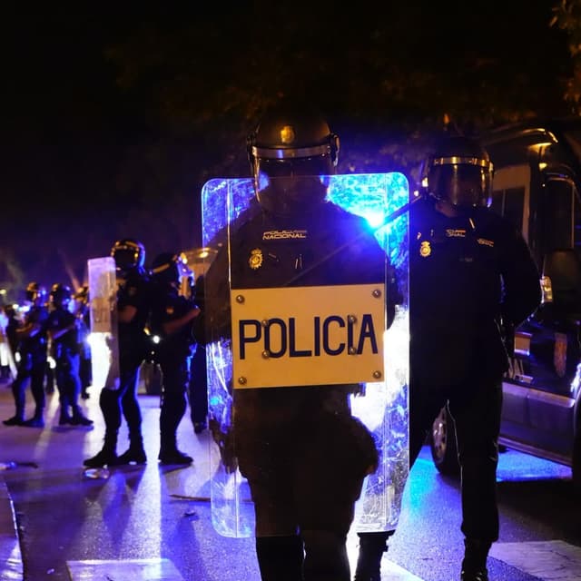 Violència policial desproporcionada al final d'una mobilització pacífica