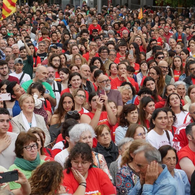 La Flama del Correllengua omple la plaça d'Espanya i reivindica el català a Mallorca
