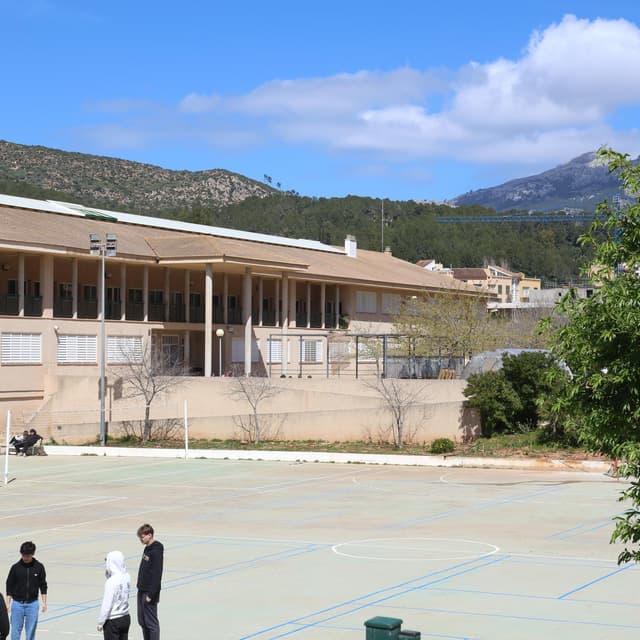 "Recull tu, que ets dona": així creix la violència contra docents a les aules